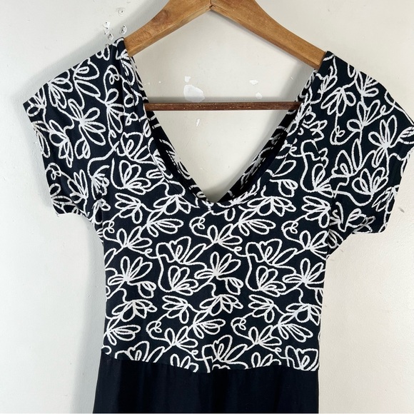 PACT Organic Cotton Fit And Flare Dress Black/White peekaboo Back Size Small - Picture 8 of 13